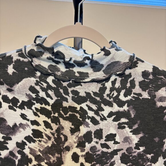 Anthropologie Pilcro Black Gray Leopard Animal Print Lettuce Edge Mock Neck Top - Picture 5 of 11